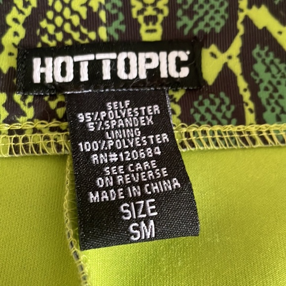 2019 Hot Topic Green Snake Pattern Zip Up Skirt - Picture 7 of 10